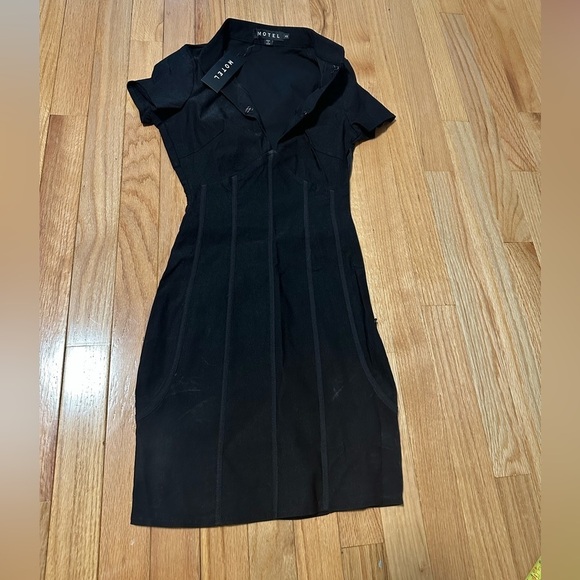 NWT Motel Black V-Neck Dress Size XS - Picture 1 of 8